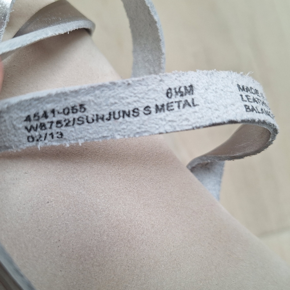 GH Bass Co Sunjuns Sharon Silver Leather Strappy Flat Sandals Thong Size 6.5 - Picture 8 of 8